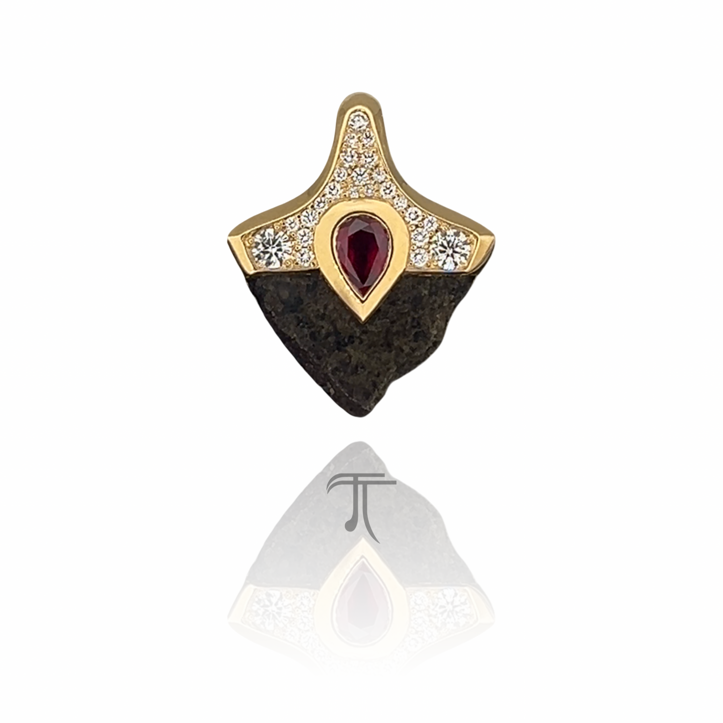 18k gold Martian pendant