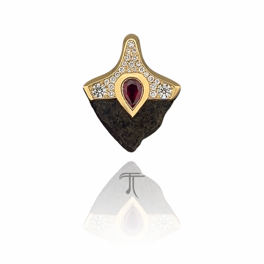 18k gold Martian pendant