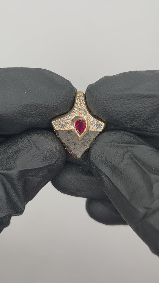 18k gold Martian pendant